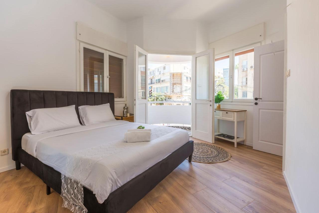 1B Patio Beach House Premium Location W/2 Balcony Tel Aviv Exterior photo